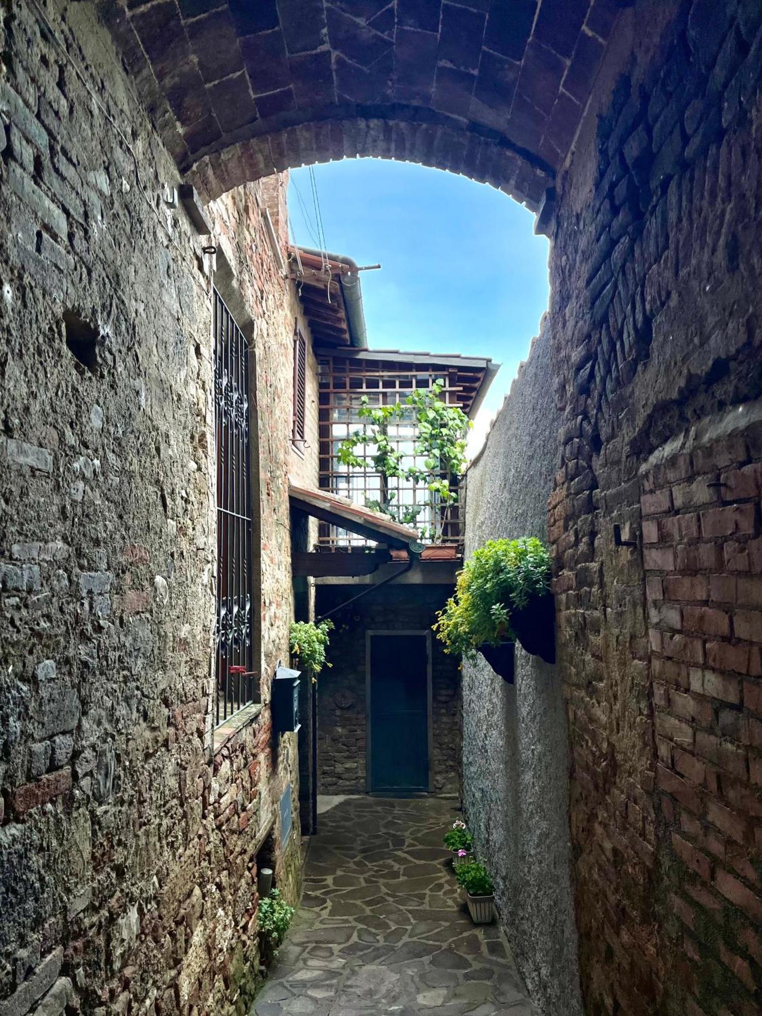 Appartamento Mirella In Centro Storico 卡索莱代尔萨 外观 照片